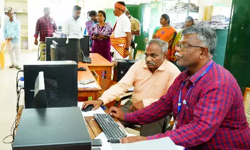 தாலுகா அலுவலகம், ரேசன் கடைகளில் கலெக்டர் திடீர் ஆய்வு