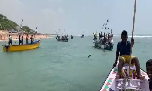 நீண்டகால பிரச்சினைக்கு தீர்வு: நெம்மேலியில் ரூ.25 கோடியில் தூண்டில் வளைவு மீனவர்கள் வரவேற்பு