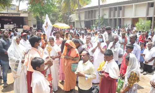 புனித அமல அன்னை ஆலயத்தில் சிலுவை புறப்பாடு நிகழ்ச்சி