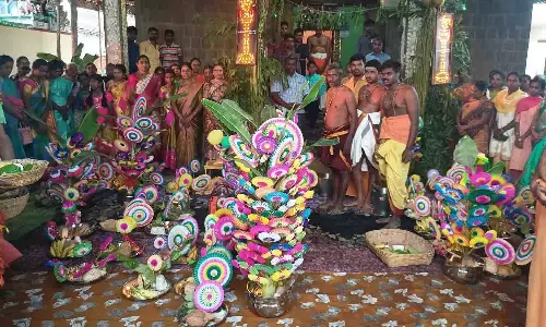 வேலாயுதம்பாளையம் மகாமாரியம்மன் கோவிலில் பொங்கல் பூச்சாட்டு விழா