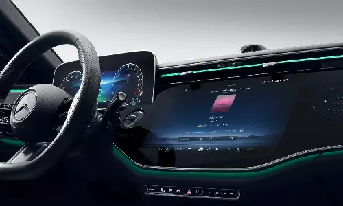 வேற லெவல் டீசர் வெளியீடு - விரைவில் அறிமுகமாகும் புதிய மெர்சிடிஸ் பென்ஸ் E கிளாஸ்!