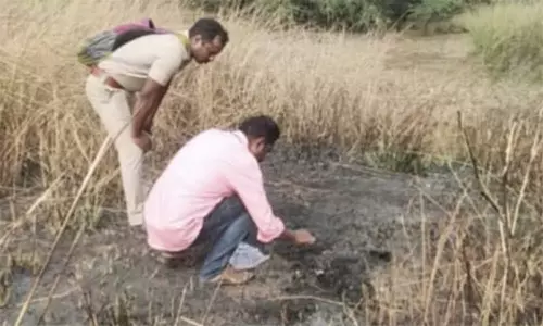 மதுரைவாசல் ஏரியில் பெண் எரித்துக் கொலை? தடயங்களை சேகரித்து போலீசார் விசாரணை