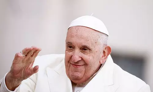 வாடிகனில் கடுங்குளிர் - புனித வெள்ளி நிகழ்ச்சியில் பங்கேற்காத போப்