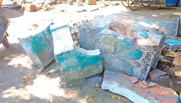 அ.தி.மு.க கொடிக்கம்பம் உடைத்து அகற்றப்பட்டதால் பரபரப்பு