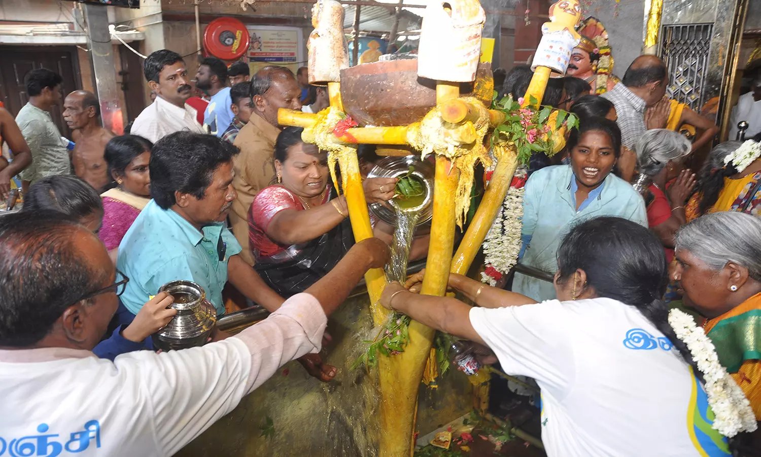 கம்பங்கள் ஊர்வலம்-மஞ்சள் நீராட்டு விழா
