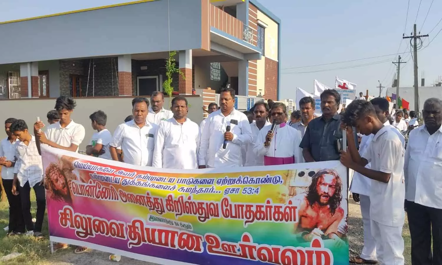 புனித வெள்ளியை முன்னிட்டு பொன்னேரியில் சிலுவை தியான ஊர்வலம்