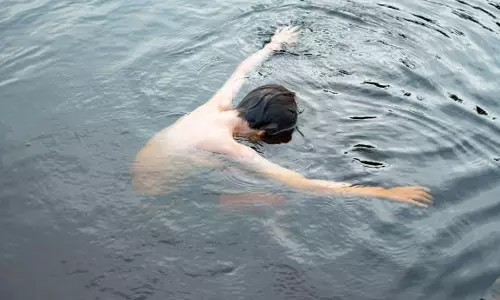 வாய்க்காலில் மிதந்த வாலிபர் பிணம்