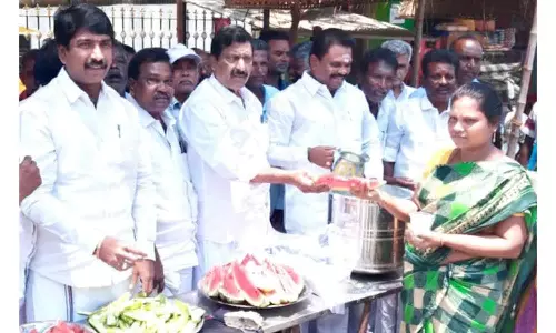 அ.தி.மு.க. நீர்மோர் பந்தல்-அன்பழகன் திறந்து வைத்தார்