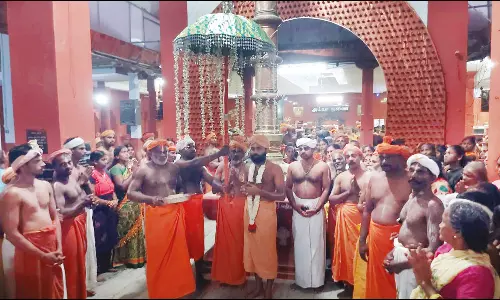 சாமிதோப்பில் இருந்து முட்டப்பதிக்கு முத்துக்குடை ஊர்வலம்