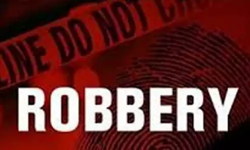 சாமுண்டீஸ்வரி அம்மன் கோவிலில் துணிகர கொள்ளை- மர்ம நபர்களுக்கு வலைவீச்சு