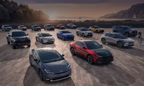 பத்து எலெக்ட்ரிக் கார்களை அறிமுகம் செய்யும் டொயோட்டா - இணையத்தில் வெளியான சூப்பர் தகவல்!