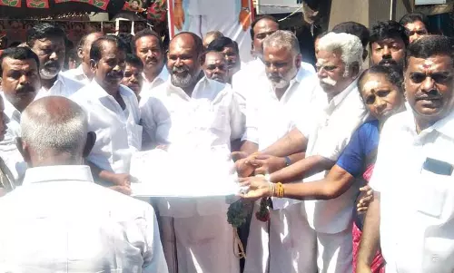 அ.தி.மு.க. சார்பில் நீர்மோர் பந்தல் திறப்பு