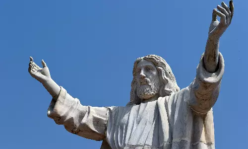 மனித உருவில் இறைமகன்