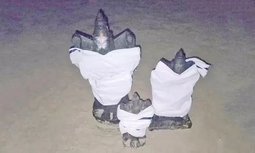 பழமையான 3 கற்சிலைகள் கண்டெடுப்பு