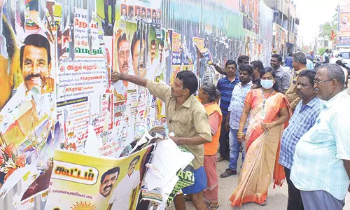 நெல்லை மாநகர பகுதியில் பொது இடங்களில் ஒட்டப்பட்டுள்ள போஸ்டர்கள் அகற்றம்