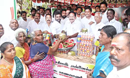 பி.கே.மூக்கையாத்தேவருக்கு வெண்கல சிலை-மணி மண்டபம் அமைக்க கோரிக்கை
