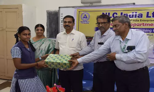 இலவச நீட் தேர்வு பயிற்சி