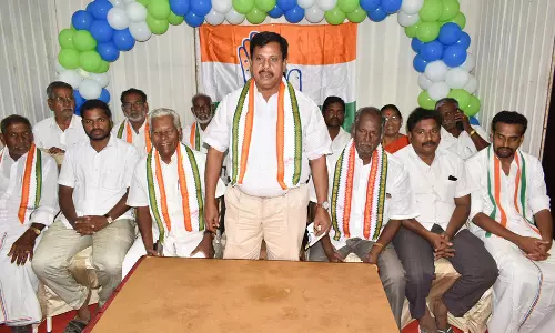 இளைஞர் காங்கிரஸ் சார்பில் தீப்பந்தம் ஏந்தி, ெரயில் மறியல் போராட்டம்