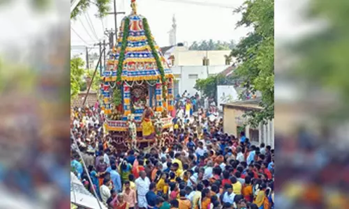 பொத்தனூர் வெள்ளக்கல் மாரியம்மன் கோவில்தேர்திருவிழா நடத்த அமைதி பேச்சுவார்த்தை