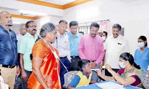 தஞ்சையில், சிறப்பு மருத்துவ முகாம்- கலெக்டர் தொடங்கி வைத்தார்