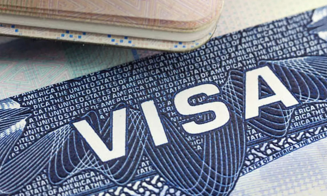 Menaikkan biaya untuk pelajar pariwisata dan visa di Amerika Serikat