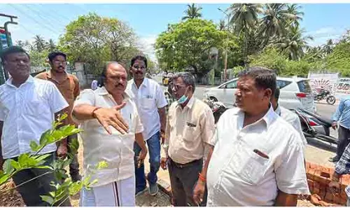 அம்பேத்கர் சிலை மேம்படுத்தும் பணி தீவிரம்- கென்னடி எம்.எல்.ஏ. ஆய்வு