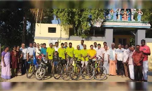 பிளாஸ்டிக் ஒழிப்பு விழிப்புணர்வு பயணம் - தன்னார்வலர்களுக்கு பாராட்டு