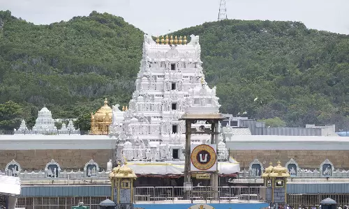 தரிசன டிக்கெட் இல்லாத பக்தர்கள் திருப்பதிக்கு வர வேண்டாம்- தேவஸ்தான அதிகாரிகள் வேண்டுகோள்