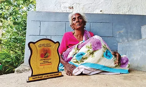 108 வயதில் கல்வி கற்கும் கம்பம் மூதாட்டி: 100-க்கு 97 மதிப்பெண்கள் பெற்று அசத்தினார்