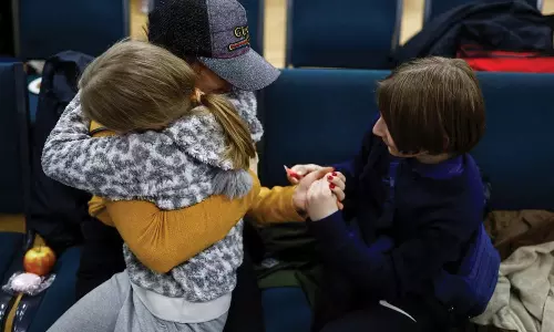 உக்ரைன் குழந்தைகள் 31 பேர் மீட்பு: எலி-கரப்பான் பூச்சிகள் இருந்த அறையில் வாழ்ந்ததாக கதறல்