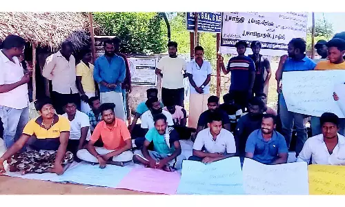 தனியார் கம்பெனிக்கு எதிராக கிராம மக்கள்- 2-வது நாளாக போராட்டம்