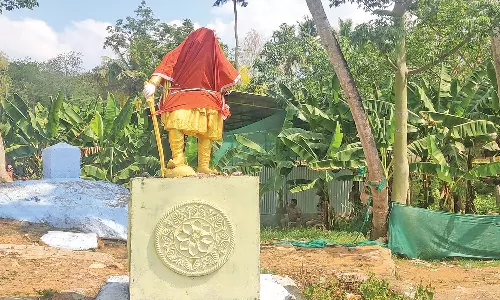 குழித்துறை அருகே சத்ரபதி வீரசிவாஜி சிலை உடைப்பு - போலீஸ் குவிப்பு-பதட்டம்