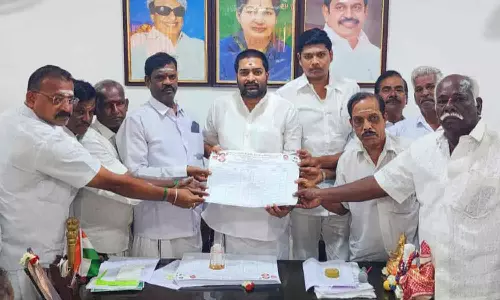 போதை கும்பல் அட்டகாசத்தை அரசு தடுத்து நிறுத்த வேண்டும்-அ.தி.மு.க. கூட்டத்தில் தீர்மானம்