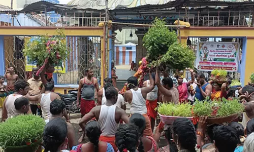 எட்டிமடைபுதூர் தேவி கருமாரியம்மன் கோவில்  கம்பம் விடும் நிகழ்ச்சி