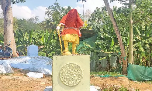 சத்ரபதி வீரசிவாஜி சிலை உடைப்பு- போலீஸ் குவிப்பு