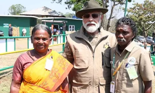 ஆஸ்கர் தம்பதி பொம்மன் -பெள்ளியை சந்தித்த பிரதமர் மோடி