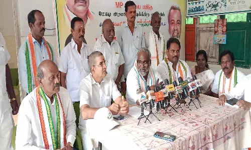 பிரதமர் மோடி மன்னராட்சி நடத்துகிறார்