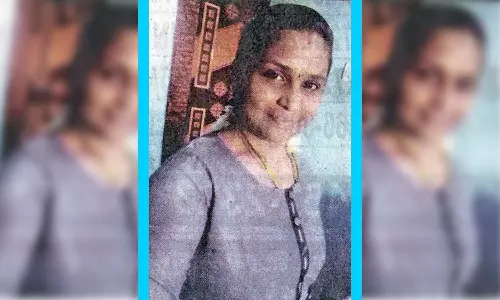 மாமனாரால் கொலை செய்யப்பட்ட இளம்பெண் உடலை வாங்க மறுத்து 2-வது நாளாக உறவினர்கள் போராட்டம்