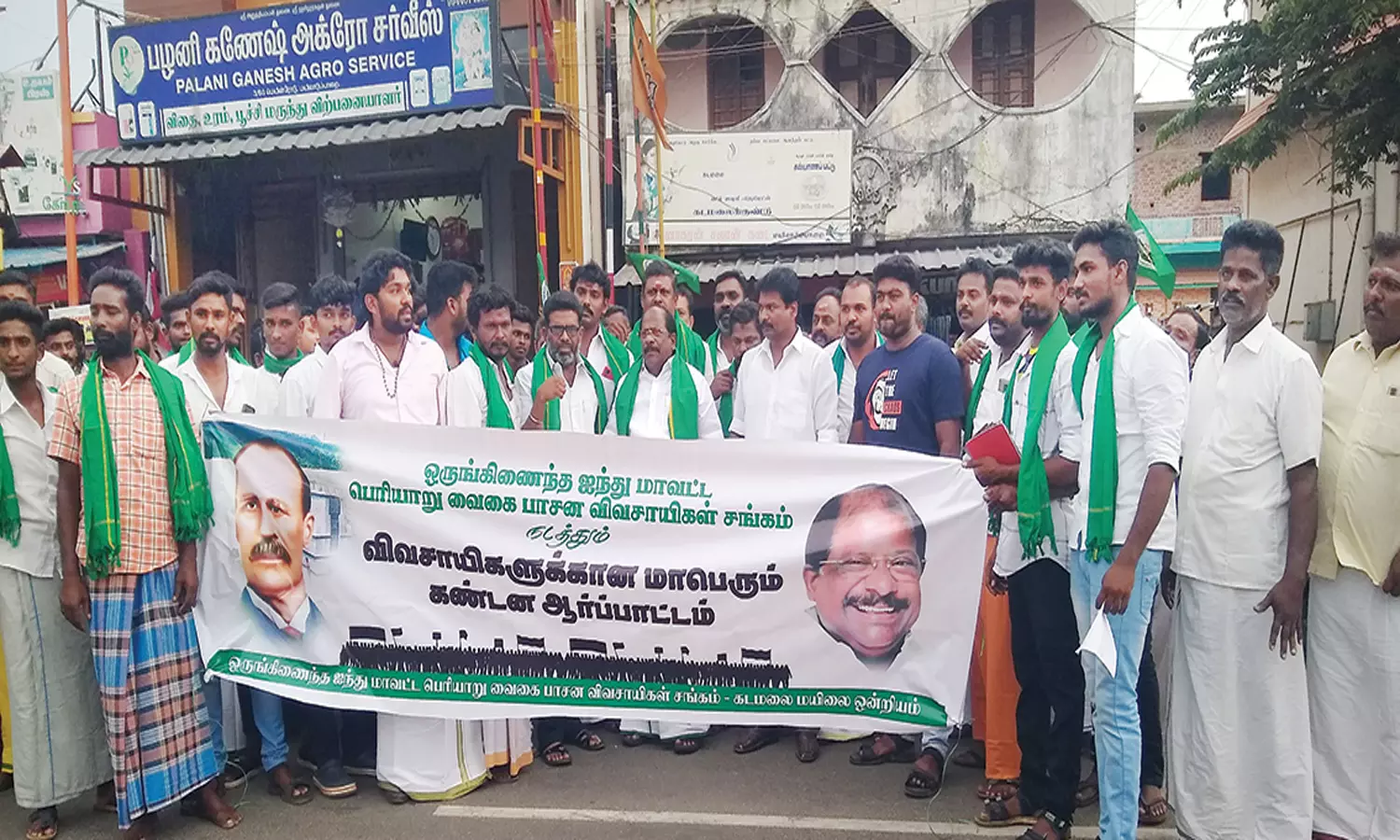 மயிலாடும்பாறையில் 5 மாவட்ட பாசன விவசாயிகள் சங்கத்தினர் ஆர்ப்பாட்டம் மயிலாடும்பாறையில் 5 மாவட்ட பாசன விவசாயிகள் சங்கத்தினர் ஆர்ப்பாட்டம்