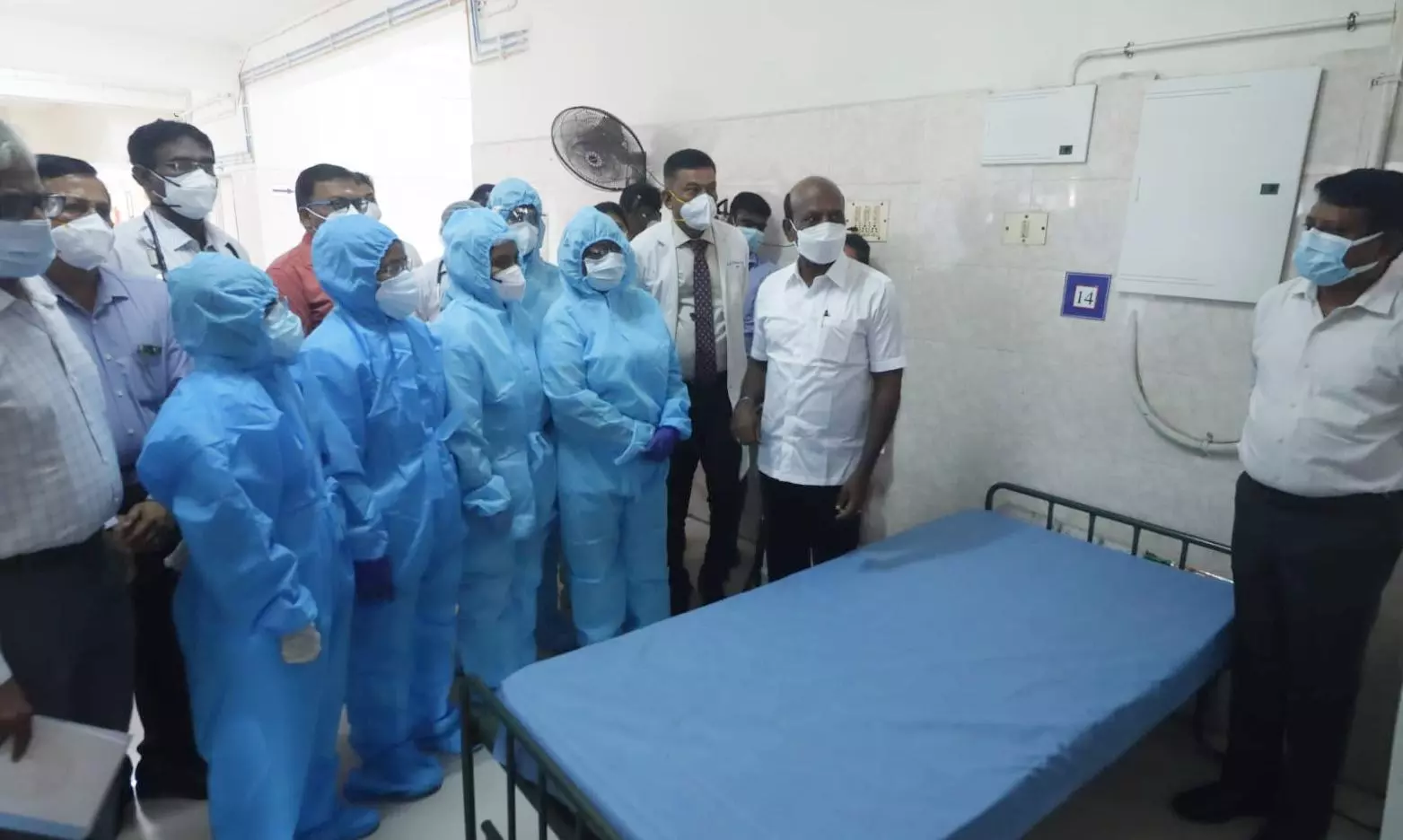 கொரோனா நோயாளிகளுக்கு மின்னல் வேகத்தில் சிகிச்சை ஒத்திகை- தமிழகம் முழுவதும் அரசு ஆஸ்பத்திரிகளில் நடந்தது கொரோனா நோயாளிகளுக்கு மின்னல் வேகத்தில் சிகிச்சை ஒத்திகை- தமிழகம் முழுவதும் அரசு ஆஸ்பத்திரிகளில் நடந்தது