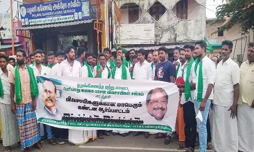 மயிலாடும்பாறையில் 5 மாவட்ட பாசன விவசாயிகள் சங்கத்தினர் ஆர்ப்பாட்டம்