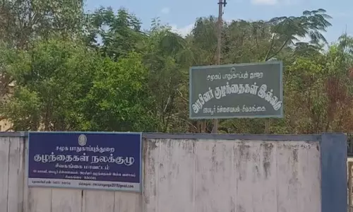 சிவகங்கை அரசு காப்பகத்தில் சுவர்ஏறி குதித்து தப்பிய 2 சிறுமிகள் மீட்பு