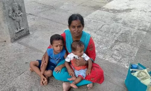 சோமாசிப்பாடி அருகே  2 குழந்தைகளை கிணற்றில் வீசி கொன்று நர்சு தற்கொலை