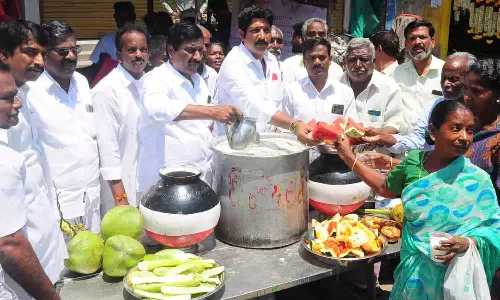 அ.தி.மு.க. சார்பில் நீர்மோர் பந்தல் அமைப்பு-மாநில செயலாளர் அன்பழகன் தொடங்கி வைத்தார்