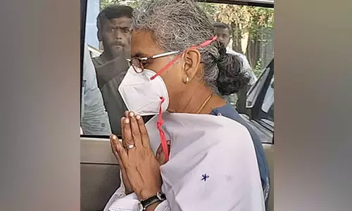 பற்களை பிடுங்கியதால் பாதிக்கப்பட்டவர்களிடம் அமுதா ஐ.ஏ.எஸ். விசாரணை