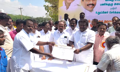 தி.மு.க. புதிய உறுப்பினர சேர்க்கும் பணி