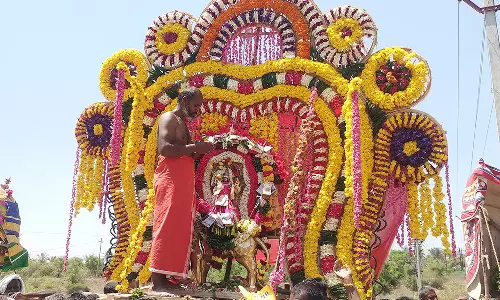 அதியமான் கோட்டை காளியம்மன் கோவிலில் சாமி வீதி உலா நிகழ்ச்சி