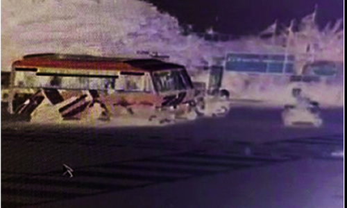 கோவை அருகே விபத்தில் பலி-பள்ளி தலைமை ஆசிரியை மீது வேன் மோதிய சி.சி.டி.வி காட்சிகள் வெளியானது