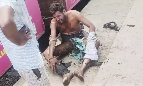 மது போதையில் ரெயில் கூரை மீது ஏறிய வாலிபர்