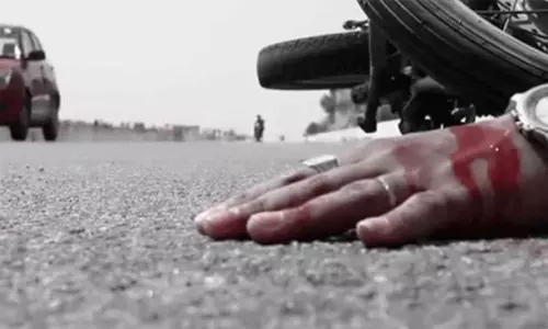 பைக்குகள் மோதி 3 பேர் படுகாயம்